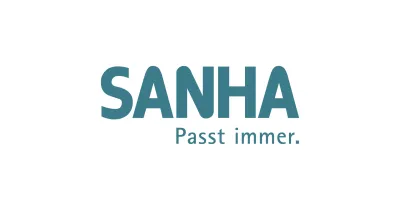 SANHA Logo in Blaugrün mit dem Slogan ‚Passt immer.‘ darunter – Symbol für den Hersteller von Rohrleitungssystemen und Verbindungstechnik