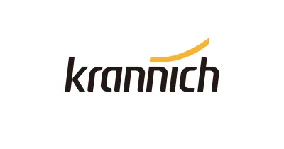 Krannich Solar Logo mit schwarzem Schriftzug ‚krannich‘ und gelbem geschwungenem Bogen – Symbol für das internationale Photovoltaik-Unternehmen.